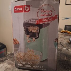 Dash teal popcorn machine